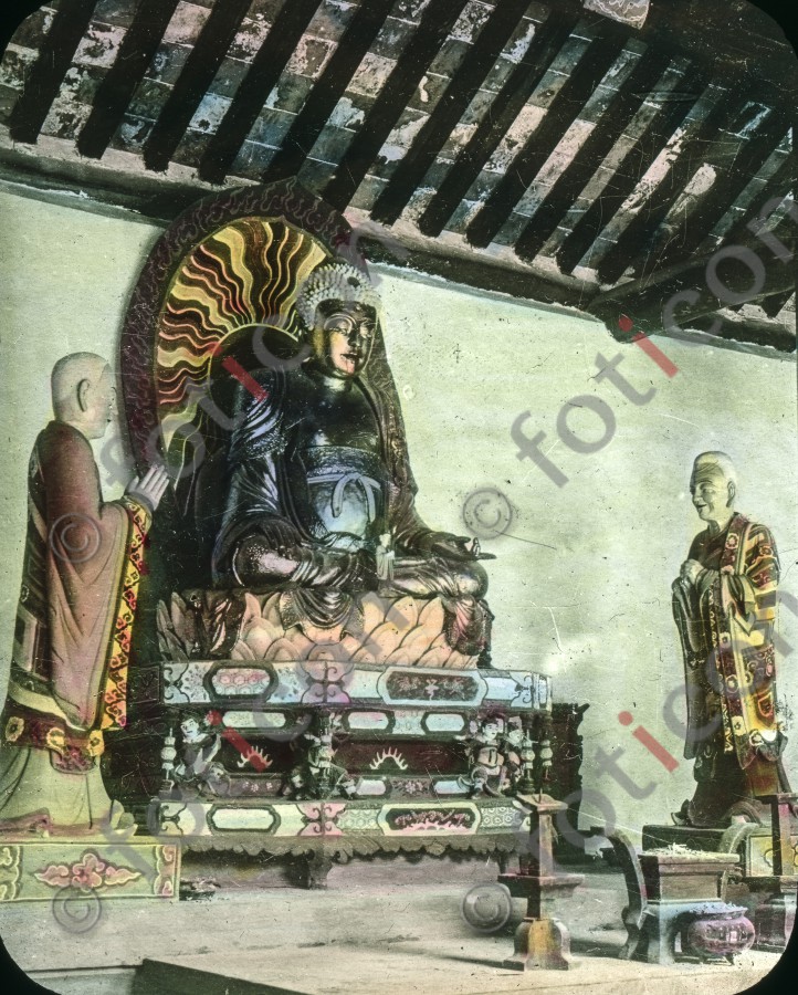 Buddha mit dienenden Bonzen ; Buddha with serving fat cats (simon-173a-042.jpg)